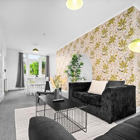 Stylish 3 Bedroom House - Parking - Garden - Great Barr - Netflix - Top Rated -121J Birmingham Exterior photo