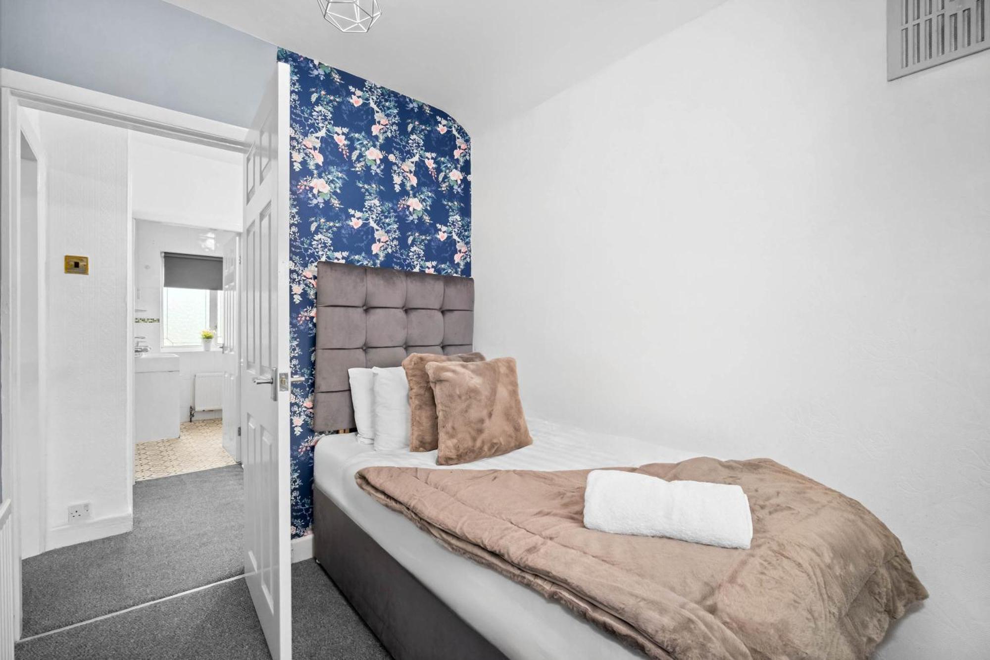 Stylish 3 Bedroom House - Parking - Garden - Great Barr - Netflix - Top Rated -121J Birmingham Exterior photo